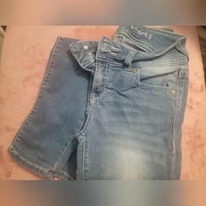 Women's wallflower skinny jeans